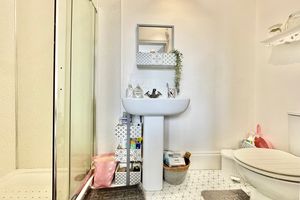 Ensuite- click for photo gallery